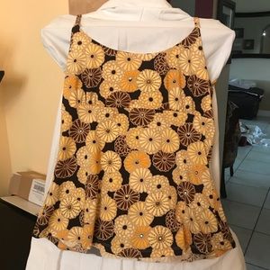 Women’s size Med strapped adjustable top